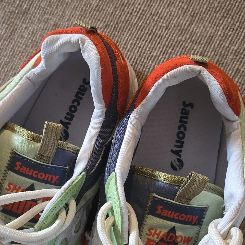 Saucony Shadow 5000 Sneakers in Red, Green, and Blue, Mens 9.5, Unisex, Damaged - Picture 5 of 8